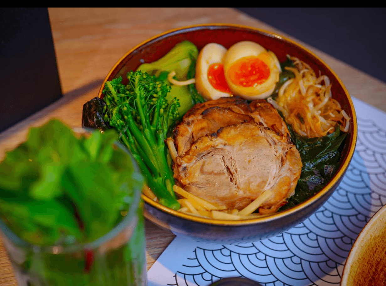 Nomu restaurant atmosphere